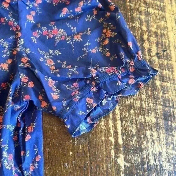 Antonio Melani | Navy, Red & Peach Floral Short Puff Sleeve Blouse - Picture 4 of 6